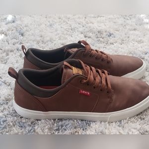 Men's Levi Comfort shoes; Men's 9